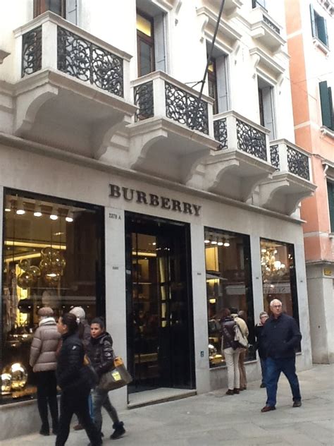 ᐅ Orari di apertura „Burberry Italy Retail Limited“ 